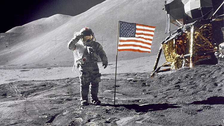 Bandera americana en la luna